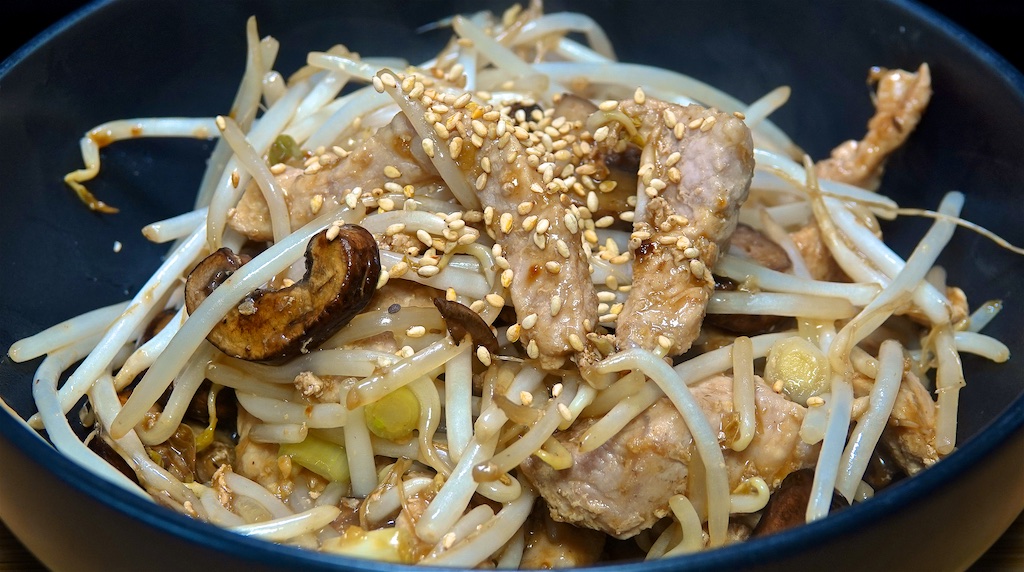 Mar 28: Tuna, Avocado & Sprouts on an Onion Bagel; Pork and Mushroom Stir Fry