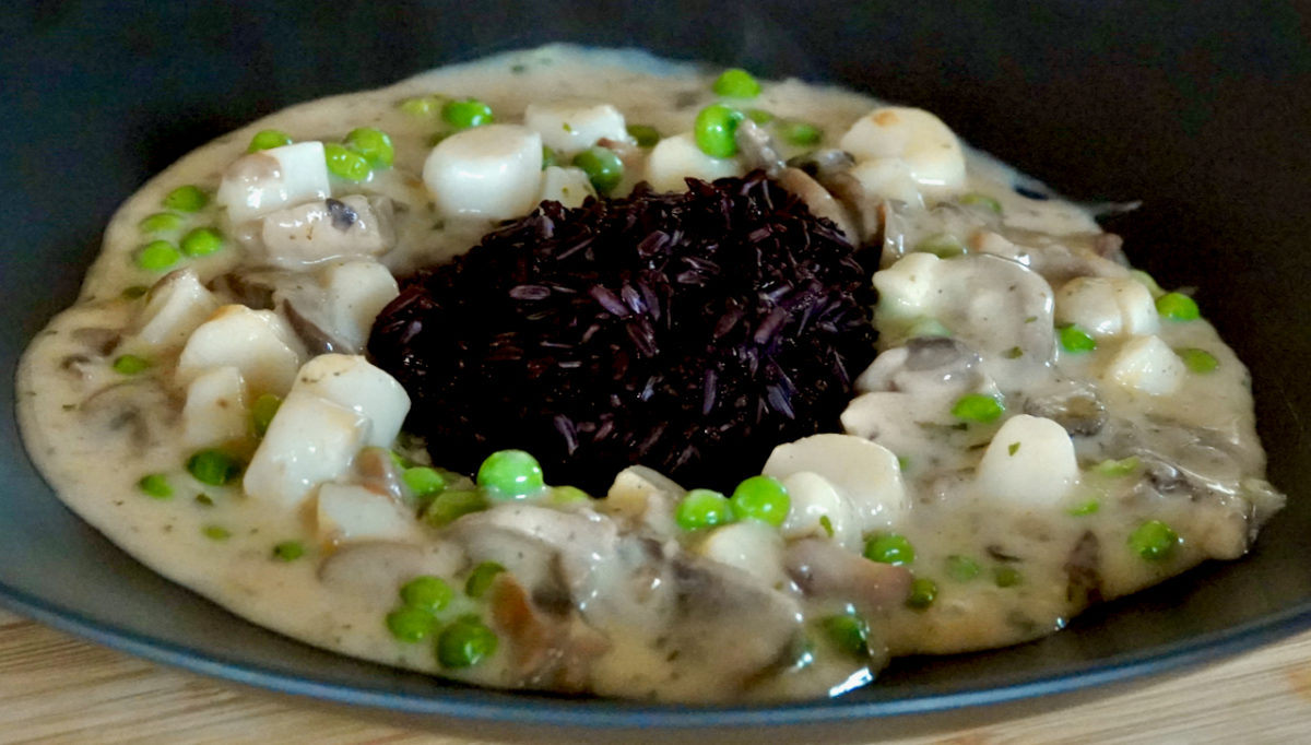 Aug 4: Saucy Scallops with Mushrooms and Black Rice